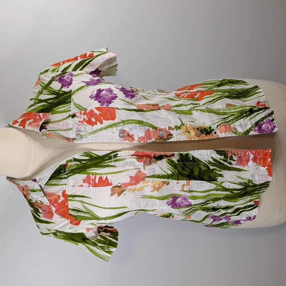 Chicos fitted tropical button down blouse